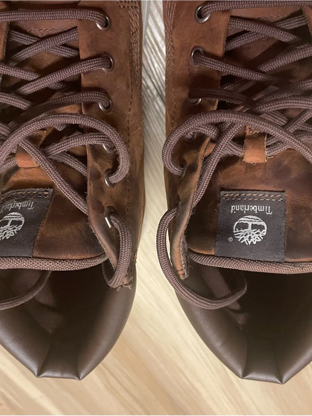 Timberland Men's Size 12 Brown Leather Chukka Boots with White Sole. Ankle boots